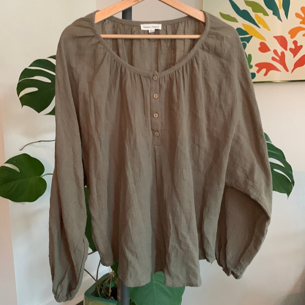 ✨Peasant style women’s blouse size Large✨